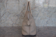 Load image into Gallery viewer, HERMES/BOLIDE 31 Clemence leather Craie D Engraving Shoulder bag 700100058