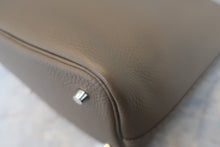 画像をギャラリービューアに読み込む, HERMES/エルメス ピコタンロックMM トリヨンクレマンス エトゥープ C刻印 ハンドバッグ 800020093