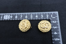 Load image into Gallery viewer, CHANEL CC mark earring Gold plate Gold Earring 500100070