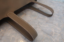 画像をギャラリービューアに読み込む, HERMES/エルメス ピコタンロックMM トリヨンクレマンス エトゥープ C刻印 ハンドバッグ 800020093