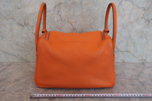 画像をギャラリービューアに読み込む, HERMES/エルメス リンディ30 トリヨンクレマンス オレンジ □P刻印 ショルダーバッグ 800030014