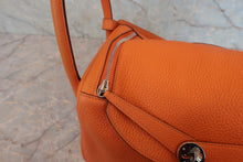 画像をギャラリービューアに読み込む, HERMES/エルメス リンディ30 トリヨンクレマンス オレンジ □P刻印 ショルダーバッグ 800030014