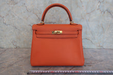 画像をギャラリービューアに読み込む, HERMES/エルメス ケリー25 トゴ オレンジ □K刻印 ショルダーバッグ 800040151