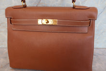 Load image into Gallery viewer, HERMES KELLY 32 Graine Couchevel leather Gold 〇Y Engraving Shoulder bag 700090060