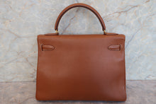Load image into Gallery viewer, HERMES KELLY 32 Graine Couchevel leather Gold 〇Y Engraving Shoulder bag 700090060