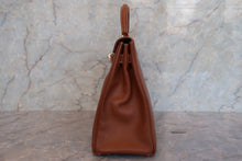 Load image into Gallery viewer, HERMES KELLY 32 Graine Couchevel leather Gold 〇Y Engraving Shoulder bag 700090060