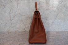 Load image into Gallery viewer, HERMES KELLY 32 Graine Couchevel leather Gold 〇Y Engraving Shoulder bag 700090060