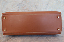 Load image into Gallery viewer, HERMES KELLY 32 Graine Couchevel leather Gold 〇Y Engraving Shoulder bag 700090060