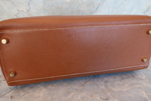 Load image into Gallery viewer, HERMES KELLY 32 Graine Couchevel leather Gold 〇Y Engraving Shoulder bag 700090060