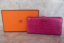 Load image into Gallery viewer, HERMES  Bearn Soufflet Crocodile Alligator Rose Sherazard □Q Engraving Wallet 400050183