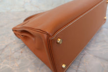 Load image into Gallery viewer, HERMES KELLY 32 Graine Couchevel leather Gold 〇Y Engraving Shoulder bag 700090060