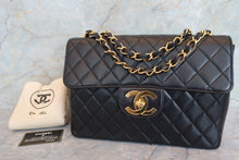 Load image into Gallery viewer, CHANEL Medium Matelasse single flap chain shoulder bag Lambskin Black/Gold hadware Shoulder bag 700070307