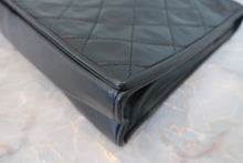 Load image into Gallery viewer, CHANEL Matelasse chain shoulder bag Lambskin Black/Gold hadware Shoulder bag 800030146