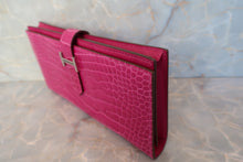 Load image into Gallery viewer, HERMES  Bearn Soufflet Crocodile Alligator Rose Sherazard □Q Engraving Wallet 400050183