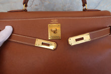 Load image into Gallery viewer, HERMES KELLY 32 Graine Couchevel leather Gold 〇Y Engraving Shoulder bag 700090060