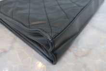 Load image into Gallery viewer, CHANEL Matelasse chain shoulder bag Lambskin Black/Gold hadware Shoulder bag 800030146
