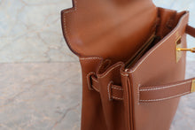 Load image into Gallery viewer, HERMES KELLY 32 Graine Couchevel leather Gold 〇Y Engraving Shoulder bag 700090060
