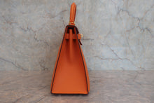 画像をギャラリービューアに読み込む, HERMES/エルメス ケリー28 ヴォーエプソン オレンジ □J刻印 ショルダーバッグ 800020027
