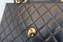 Load image into Gallery viewer, CHANEL Medium Matelasse single flap chain shoulder bag Lambskin Black/Gold hadware Shoulder bag 700070307