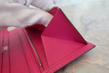 Load image into Gallery viewer, HERMES  Bearn Soufflet Crocodile Alligator Rose Sherazard □Q Engraving Wallet 400050183