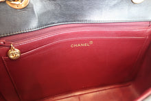 Load image into Gallery viewer, CHANEL Medium Matelasse single flap chain shoulder bag Lambskin Black/Gold hadware Shoulder bag 700070307