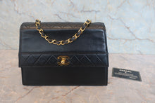Load image into Gallery viewer, CHANEL Trapezoid chain shoulder bag Lambskin Black/Gold hadware Shoulder bag 800030162