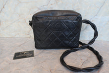Load image into Gallery viewer, CHANEL Medium Matelasse shoulder bag Lambskin Black/Gold hadware Shoulder bag 700100112