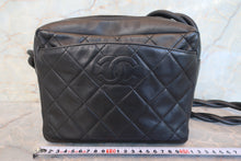 Load image into Gallery viewer, CHANEL Medium Matelasse shoulder bag Lambskin Black/Gold hadware Shoulder bag 700100112
