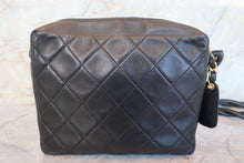 Load image into Gallery viewer, CHANEL Medium Matelasse shoulder bag Lambskin Black/Gold hadware Shoulder bag 700100112