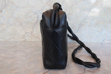 Load image into Gallery viewer, CHANEL Medium Matelasse shoulder bag Lambskin Black/Gold hadware Shoulder bag 700100112