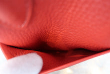 Load image into Gallery viewer, HERMES LINDY 26 Clemence leather Rouge pivoine T Engraving Shoulder bag 700020027