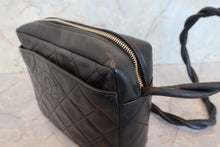 Load image into Gallery viewer, CHANEL Medium Matelasse shoulder bag Lambskin Black/Gold hadware Shoulder bag 700100112
