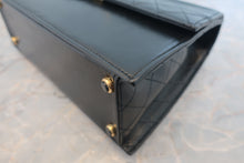 Load image into Gallery viewer, CHANEL Trapezoid chain shoulder bag Lambskin Black/Gold hadware Shoulder bag 800030162