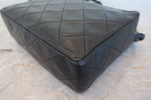 Load image into Gallery viewer, CHANEL Medium Matelasse shoulder bag Lambskin Black/Gold hadware Shoulder bag 700100112