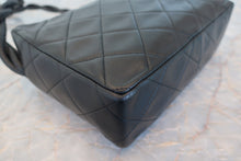 Load image into Gallery viewer, CHANEL Medium Matelasse shoulder bag Lambskin Black/Gold hadware Shoulder bag 700100112