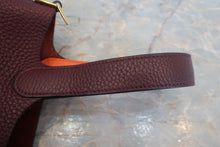 画像をギャラリービューアに読み込む, HERMES/エルメス ピコタンロックエクラPM トリヨンクレマンス/ヴォースイフト プルーン/オレンジポピー T刻印 ハンドバッグ 700110161