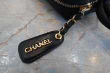Load image into Gallery viewer, CHANEL Medium Matelasse shoulder bag Lambskin Black/Gold hadware Shoulder bag 700100112