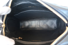 Load image into Gallery viewer, CHANEL Medium Matelasse shoulder bag Lambskin Black/Gold hadware Shoulder bag 700100112