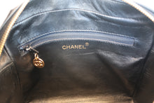 Load image into Gallery viewer, CHANEL Medium Matelasse shoulder bag Lambskin Black/Gold hadware Shoulder bag 700100112