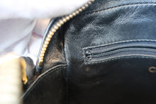 Load image into Gallery viewer, CHANEL Medium Matelasse shoulder bag Lambskin Black/Gold hadware Shoulder bag 700100112