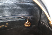 Load image into Gallery viewer, CHANEL Medium Matelasse shoulder bag Lambskin Black/Gold hadware Shoulder bag 700100112