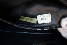Load image into Gallery viewer, CHANEL Medium Matelasse shoulder bag Lambskin Black/Gold hadware Shoulder bag 700100112