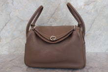 Load image into Gallery viewer, HERMES LINDY 26 Clemence leather Etoupe gray □N Engraving Shoulder bag 700040158