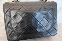 Load image into Gallery viewer, CHANEL Mini matelasse chain shoulder bag Lambskin Black/White/Gold hadware Shoulder bag 700100077