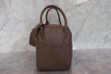 Load image into Gallery viewer, HERMES LINDY 26 Clemence leather Etoupe gray □N Engraving Shoulder bag 700040158