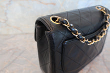 Load image into Gallery viewer, CHANEL Mini matelasse chain shoulder bag Lambskin Black/White/Gold hadware Shoulder bag 700100077