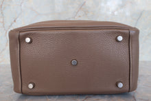 Load image into Gallery viewer, HERMES LINDY 26 Clemence leather Etoupe gray □N Engraving Shoulder bag 700040158