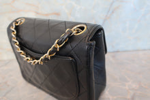 Load image into Gallery viewer, CHANEL Mini matelasse chain shoulder bag Lambskin Black/White/Gold hadware Shoulder bag 700100077