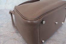 Load image into Gallery viewer, HERMES LINDY 26 Clemence leather Etoupe gray □N Engraving Shoulder bag 700040158