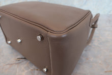 Load image into Gallery viewer, HERMES LINDY 26 Clemence leather Etoupe gray □N Engraving Shoulder bag 700040158